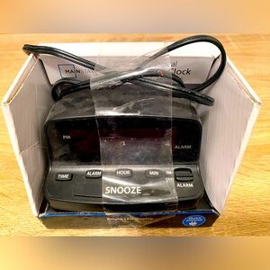 Mainstays Alarm Clock with Keyboard Style Controls New Alarm Snooze Button